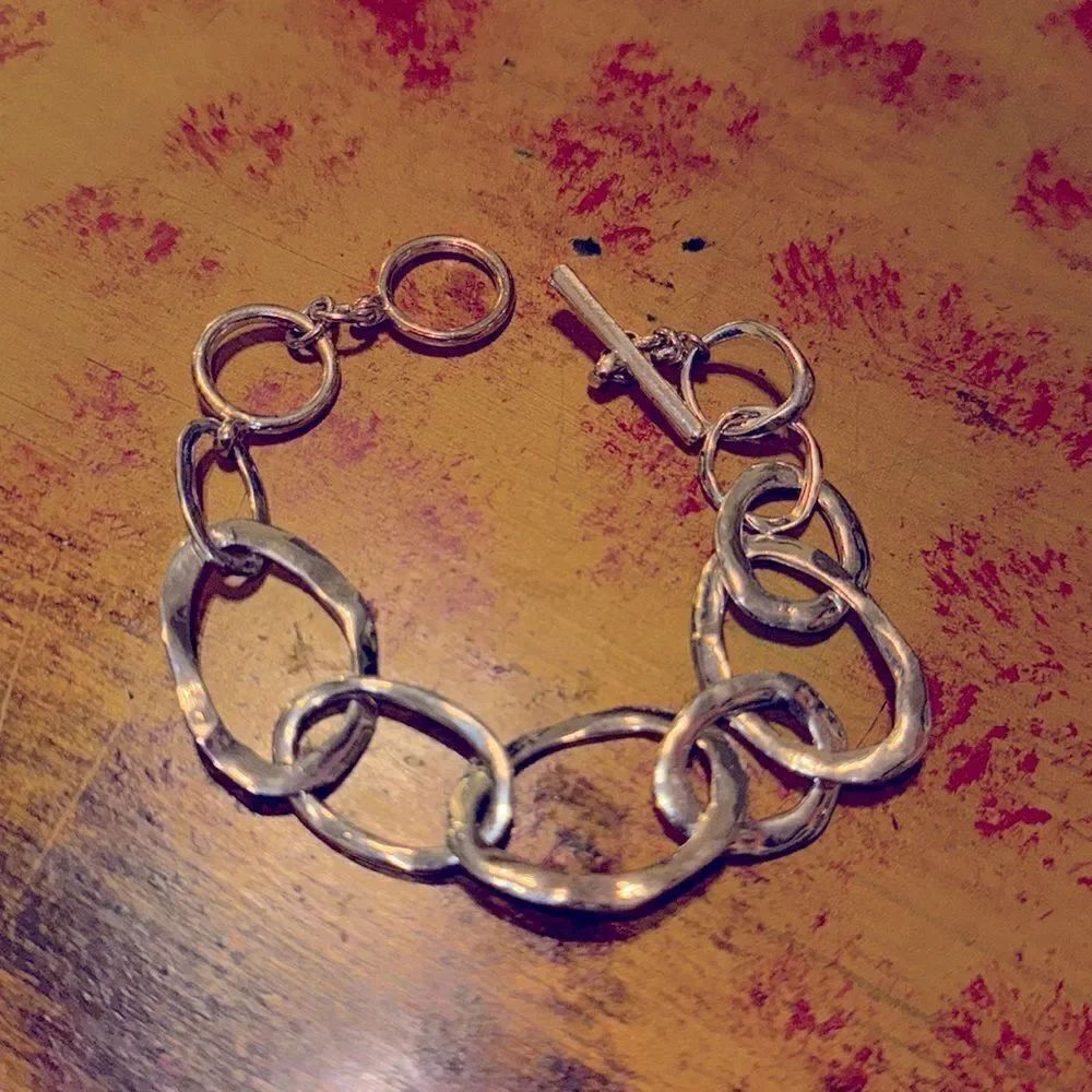 Chloe and Isabel silver tone circles 8” toggle closure bracelet